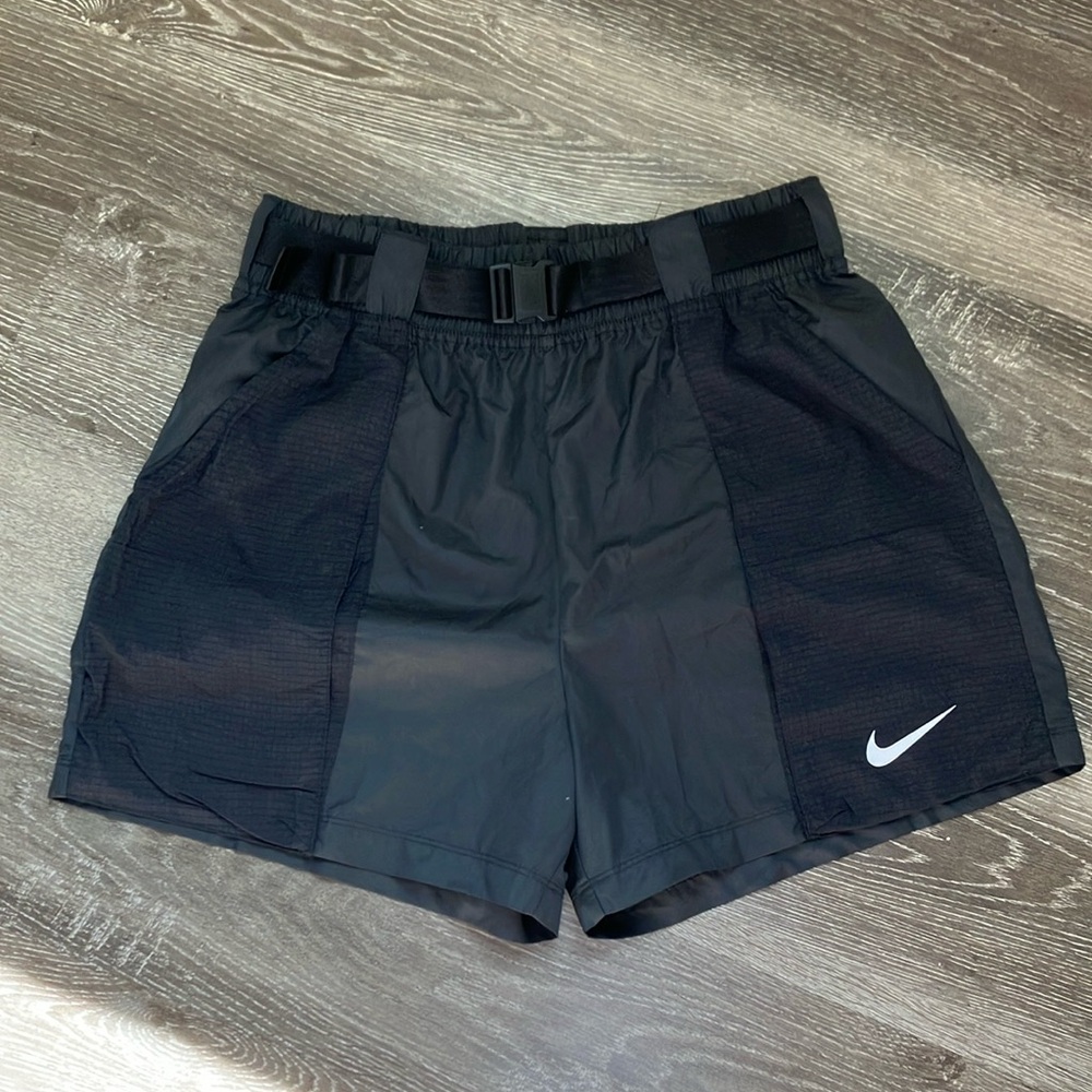 Nike - Picture 2 of 10